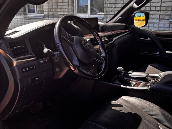 2020 Lexus LX 570 III Рестайлинг 2, чёрный, 8900000 рублей - вид 5