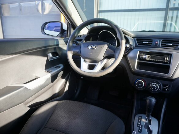 2013 Kia Rio III, белый - вид 12