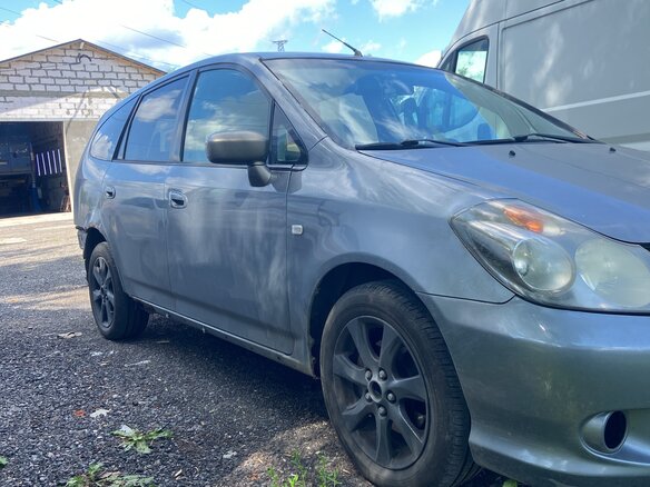 2005 Honda Stream I Рестайлинг, серый, 650000 рублей - вид 1
