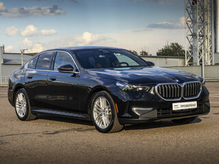 2023 BMW 5 серии 530i xDrive VIII (G60/G61/G68), чёрный, 6486000 рублей, вид 3