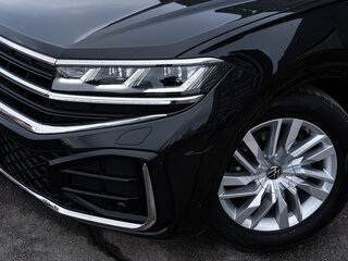 2025 Volkswagen Touareg III Рестайлинг, чёрный, 8590000 рублей, вид 4