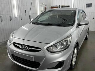 2012 Hyundai Solaris I, серебристый, 700000 рублей, вид 2