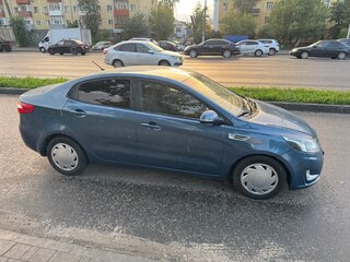 2013 Kia Rio 5-speed III, синий, 595000 рублей, вид 4