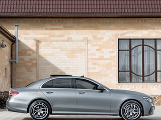 2021 Mercedes-Benz E-Класс 350 d V (W213, S213, C238) Рестайлинг, серый, 6350000 рублей, вид 4
