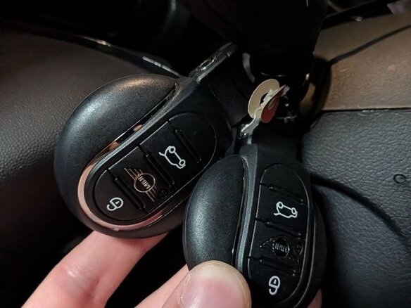 2021 Mini Hatch Cooper III (F55/F56) Рестайлинг, чёрный, 1178911 рублей - вид 11