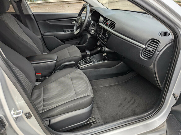 2018 Kia Rio IV, серебристый, 1165000 рублей - вид 9