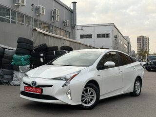 2017 Toyota Prius IV (XW50), белый, 1799000 рублей, вид 3