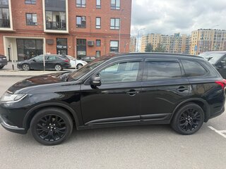 2021 Mitsubishi Outlander III Рестайлинг 3, чёрный, 1440000 рублей, вид 3