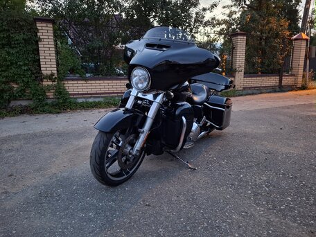 2017 Harley-Davidson Street Glide, чёрный, 1250000 рублей, вид 4