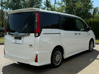 2016 Toyota Noah III (R80), белый, 1745000 рублей, вид 4