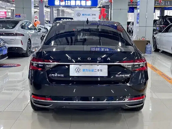 2023 Skoda Superb III Рестайлинг, чёрный, 1797084 рублей - вид 2
