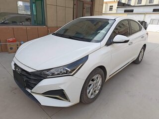 2021 Hyundai Verna IV Рестайлинг, белый, 1050000 рублей, вид 3