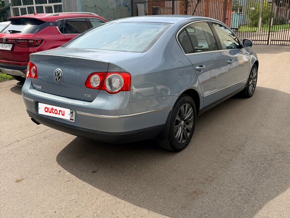 2010 Volkswagen Passat B6, серый, 700000 рублей - вид 1