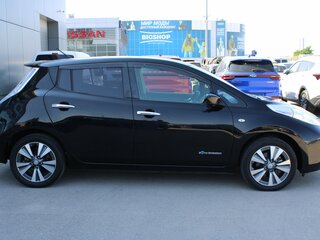 2016 Nissan Leaf 30kWh I (ZE0/AZE0), чёрный, 1309000 рублей, вид 4