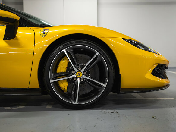 2024 Ferrari 296 GTB, жёлтый, 38000000 рублей - вид 12