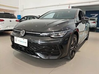 2025 Volkswagen Golf VIII Рестайлинг, чёрный, 3750000 рублей, вид 1