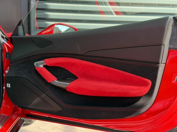 2021 Ferrari F8 Tributo, красный, 25500000 рублей - вид 25