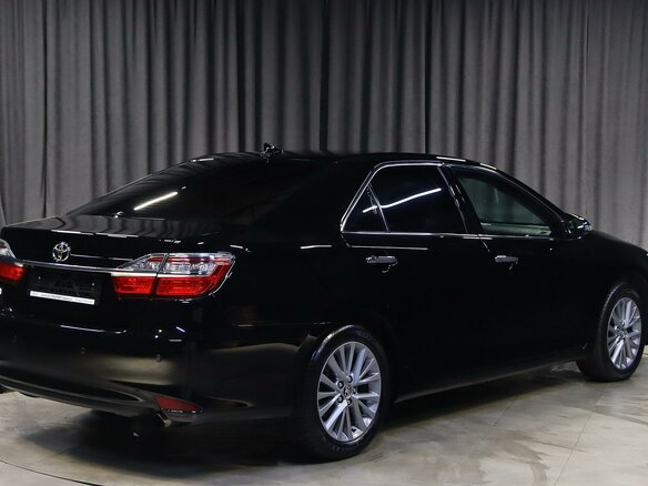 2017 Toyota Camry VII (XV50) Рестайлинг, чёрный, 1849000 рублей - вид 1