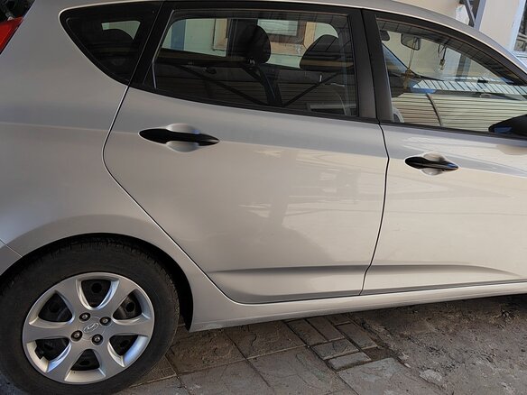 2012 Hyundai Solaris I, серый, 780000 рублей - вид 4