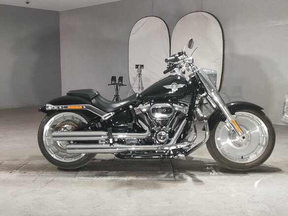 2022 Harley-Davidson Fat Boy, чёрный, 2220000 рублей