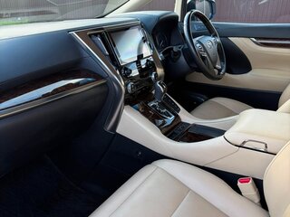 2019 Toyota Vellfire II Рестайлинг, белый, 4700000 рублей, вид 5