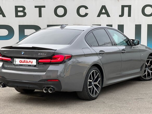 2021 BMW 5 серии 530d xDrive VII (G30/G31/G38) Рестайлинг, серый, 5950000 рублей - вид 4