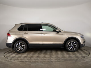 2018 Volkswagen Tiguan II, бежевый, 2049000 рублей, вид 4