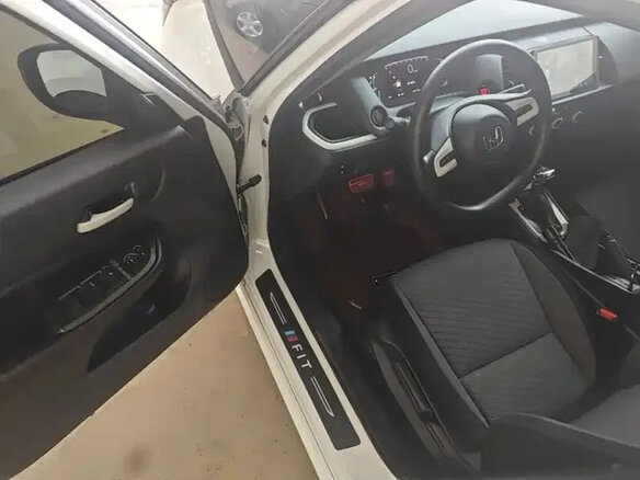 2023 Honda Fit IV Рестайлинг, белый, 1230000 рублей - вид 14