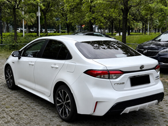 2022 Toyota Corolla Sporty XII (E210) Рестайлинг, белый - вид 5