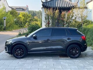 2020 Audi Q2 L I, серый, 1590000 рублей, вид 4