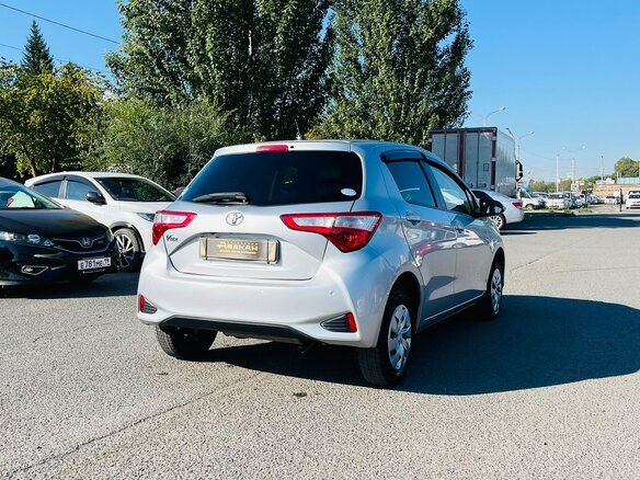 2018 Toyota Vitz III (XP130) Рестайлинг 2, серый - вид 6