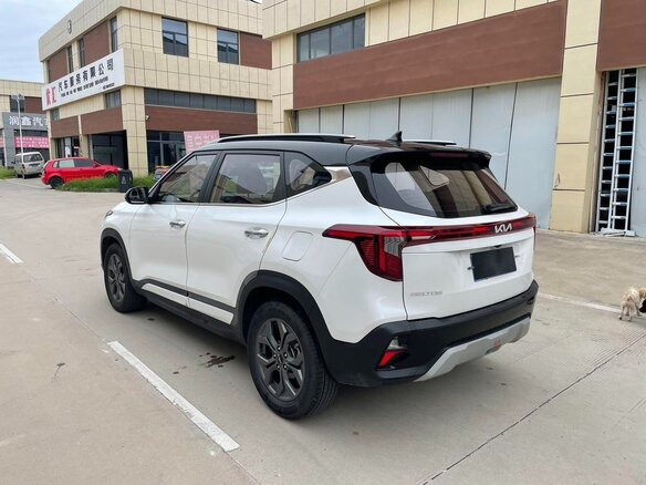 2023 Kia Seltos I Рестайлинг, белый - вид 3