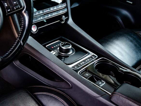2017 Jaguar F-Pace I, красный, 1910000 рублей - вид 20