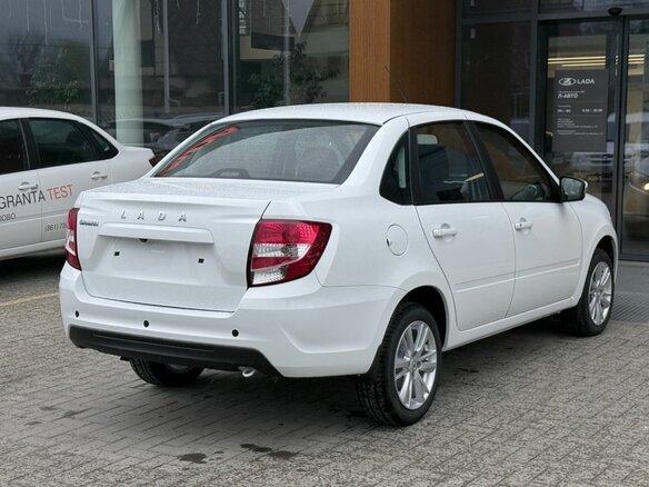 2026 Lada (ВАЗ) Granta I Рестайлинг, белый - вид 5