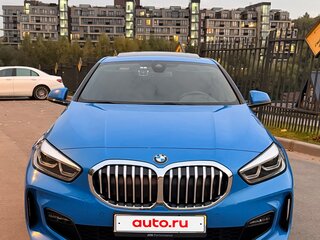 2022 BMW 1 серии 120i III (F40), синий, 3690000 рублей, вид 2