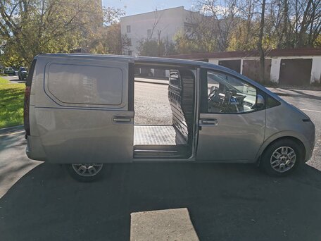 2025 Hyundai Staria, серебристый, 4699000 рублей, вид 1