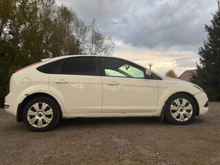 2010 Ford Focus II Рестайлинг, белый, 440000 рублей, вид 3