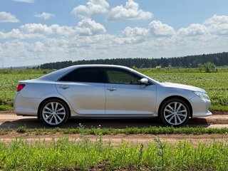 2012 Toyota Camry VII (XV50), серебристый, 1790000 рублей, вид 4