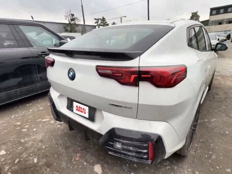2026 BMW X2 xDrive25i II (U10), белый, 6350000 рублей, вид 3