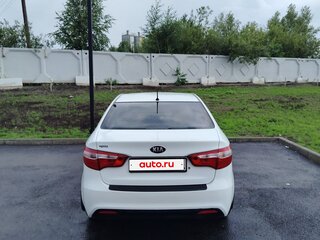 2013 Kia Rio III, белый, 720000 рублей, вид 3