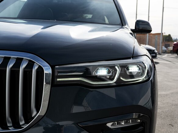 2021 BMW X7 40i I (G07), серый, 8799000 рублей - вид 7