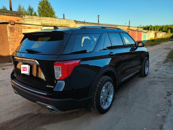 2021 Ford Explorer VI, чёрный, 3900000 рублей - вид 3