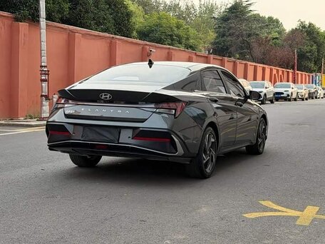 2023 Hyundai Elantra VII (CN7) Рестайлинг, серый, 1340000 рублей, вид 3