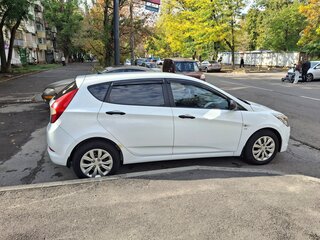 2015 Hyundai Solaris I Рестайлинг, белый, 750000 рублей, вид 1