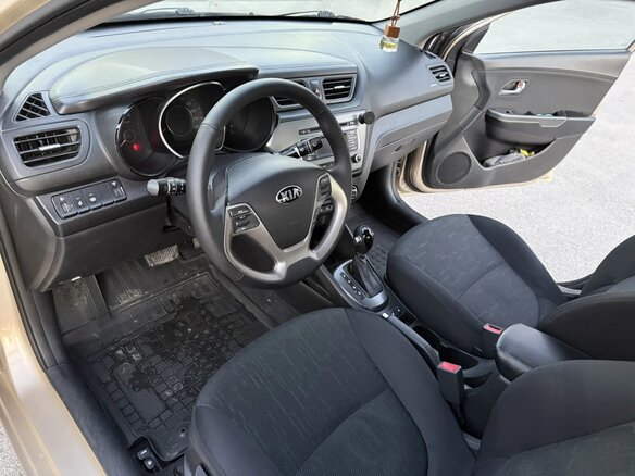 2015 Kia Rio III Рестайлинг, бежевый, 830000 рублей - вид 11