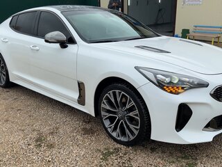 2019 Kia Stinger I, белый, 2570000 рублей, вид 1