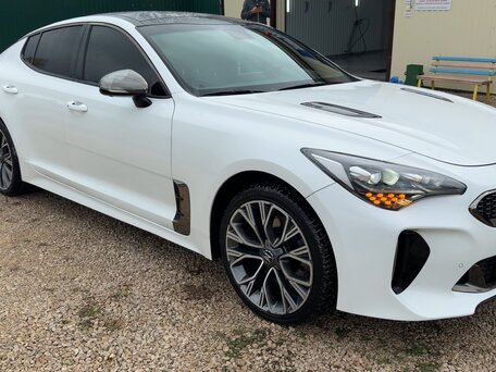 2019 Kia Stinger I, белый, 2570000 рублей, вид 1