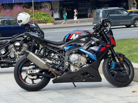 2022 BMW M 1000 R, чёрный, 2000000 рублей, вид 1