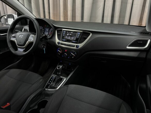 2017 Hyundai Solaris II, серебристый, 1199900 рублей - вид 14
