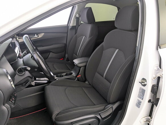 2020 Kia Cerato IV, серебристый, 1875000 рублей - вид 19
